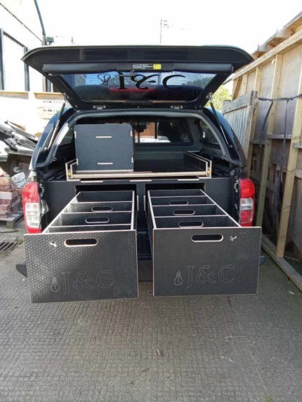 Rear drawers with Runner